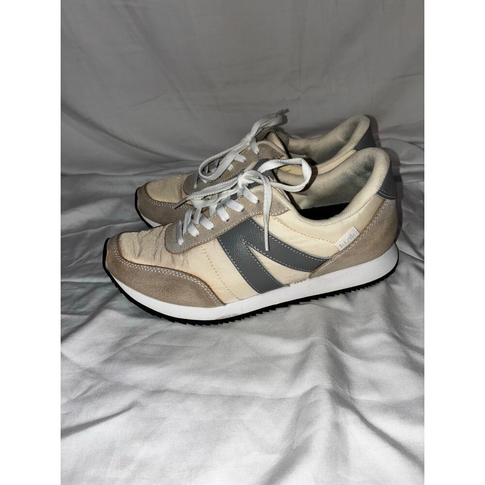 Kizik hands free slip on sneakers - fit like size 7